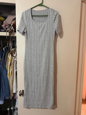 Ribbed Scoop-Neck Maxi Dress in Light Gray